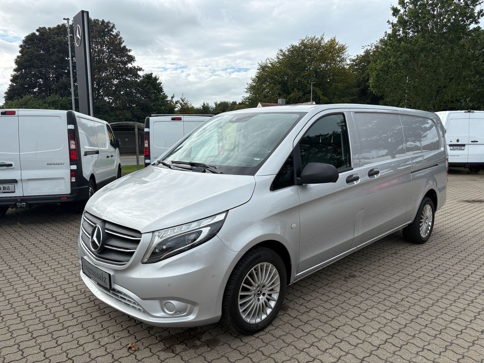 Sølv Mercedes Vito 114 fra 2022