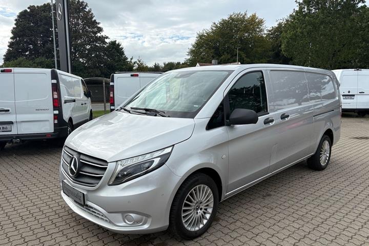 Sølv Mercedes Vito 114 fra 2022
