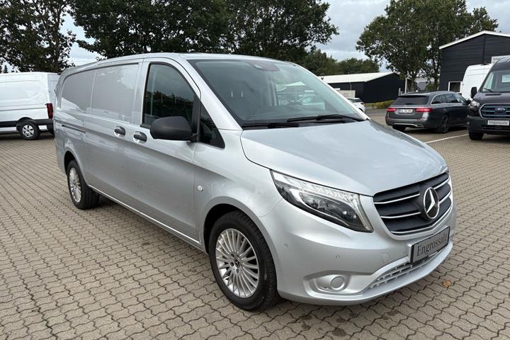 Sølv Mercedes Vito 114 fra 2022
