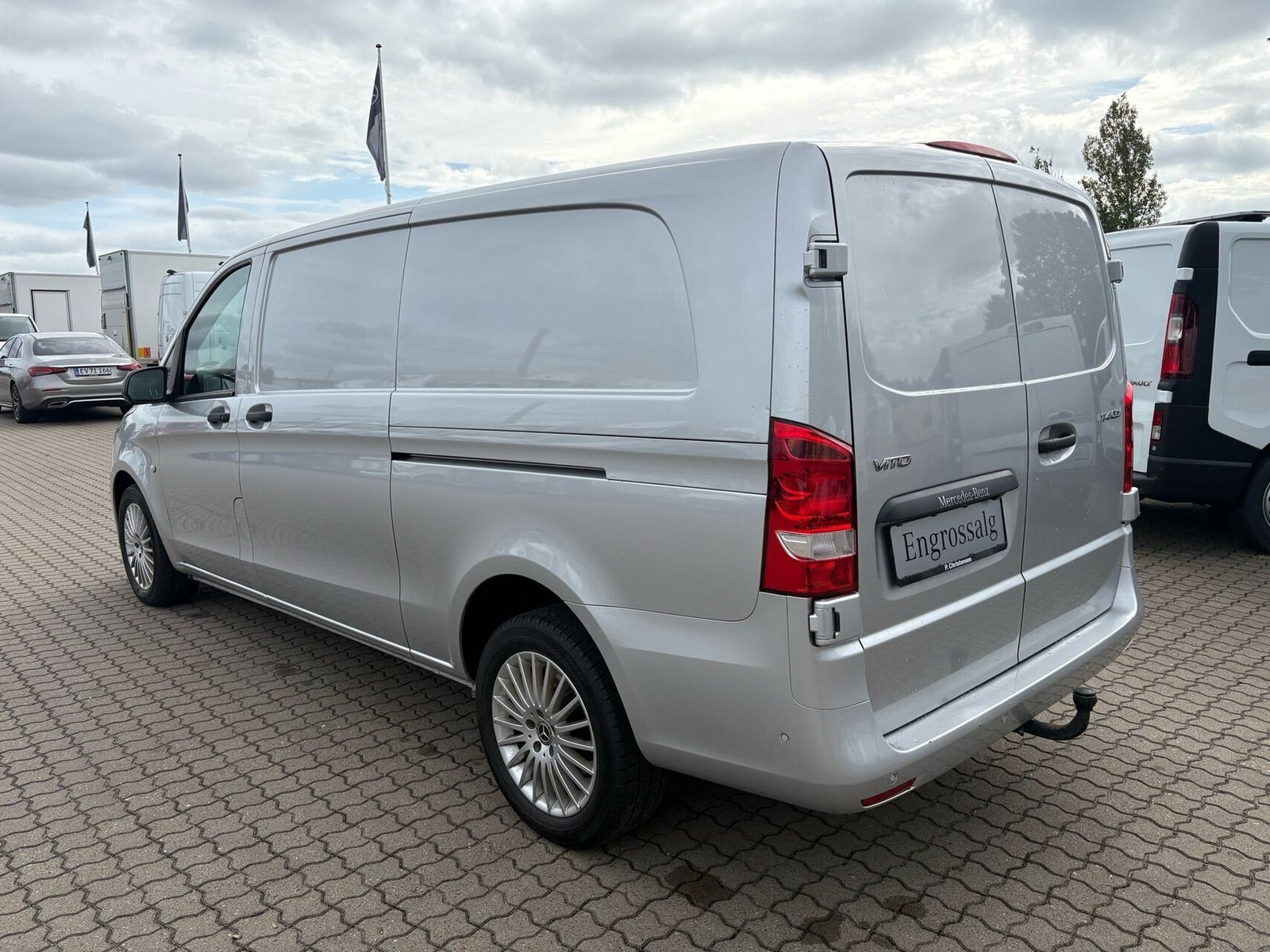 Sølv Mercedes Vito 114 fra 2022