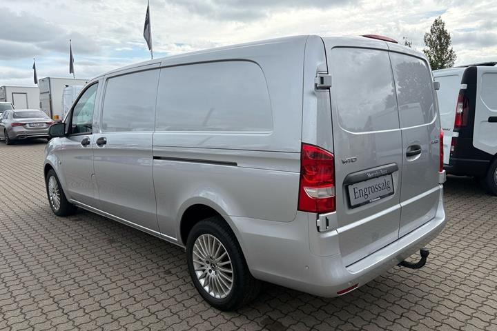 Sølv Mercedes Vito 114 fra 2022