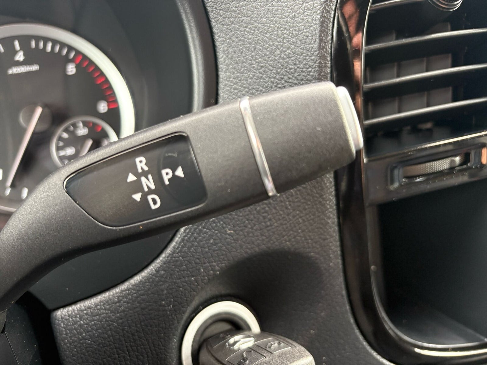 Sølv Mercedes Vito 114 fra 2022