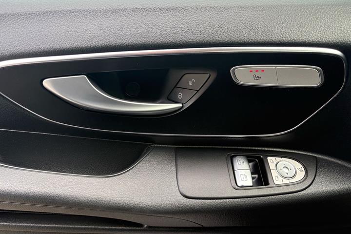 Sølv Mercedes Vito 114 fra 2022