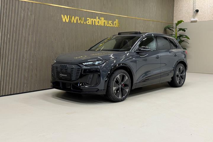 Grå Audi Q6 e-tron fra 2025