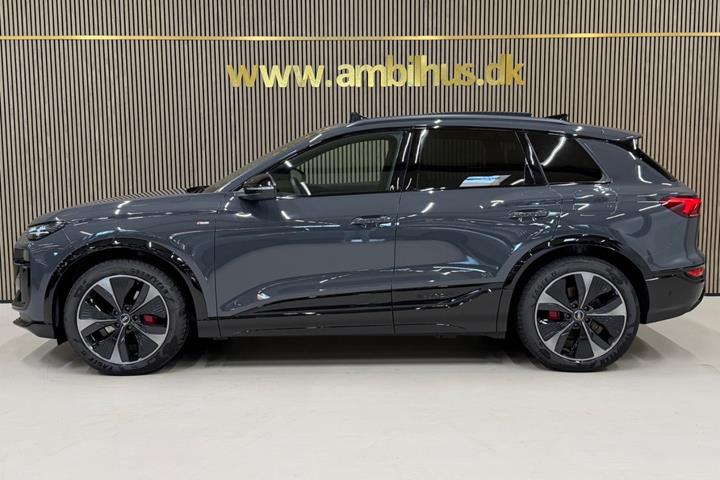 Grå Audi Q6 e-tron fra 2025