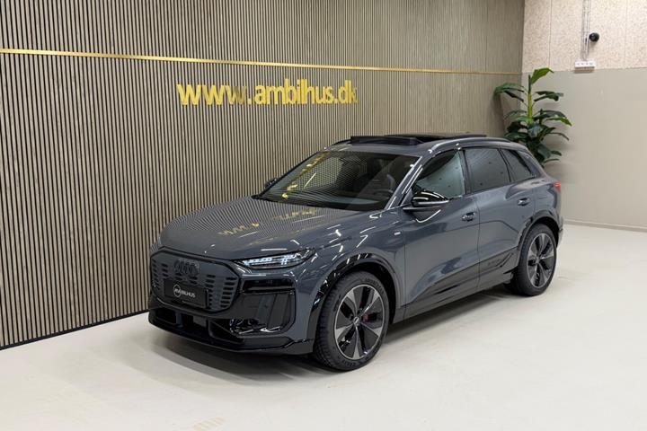 Grå Audi Q6 e-tron fra 2025