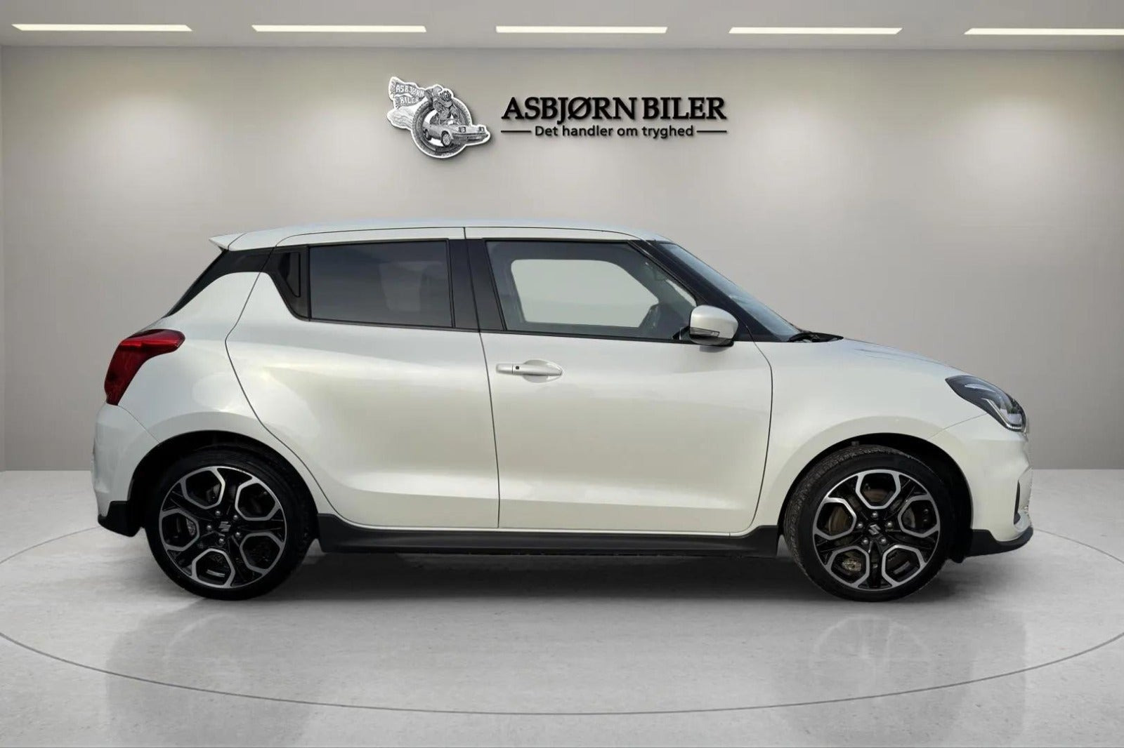 Hvid Suzuki Swift fra 2024