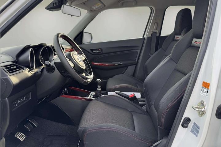 Hvid Suzuki Swift fra 2024