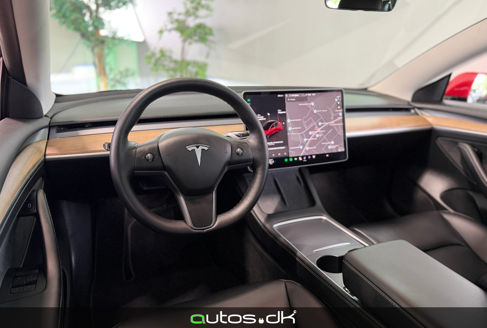 Grå Tesla Model 3 fra 2022