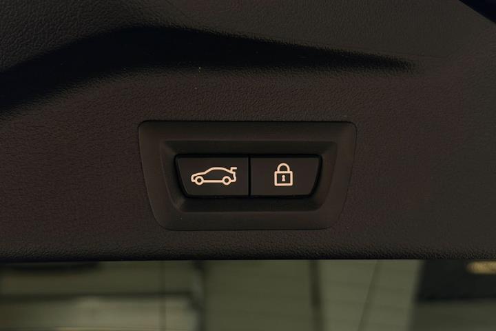 Sort BMW X5 fra 2022