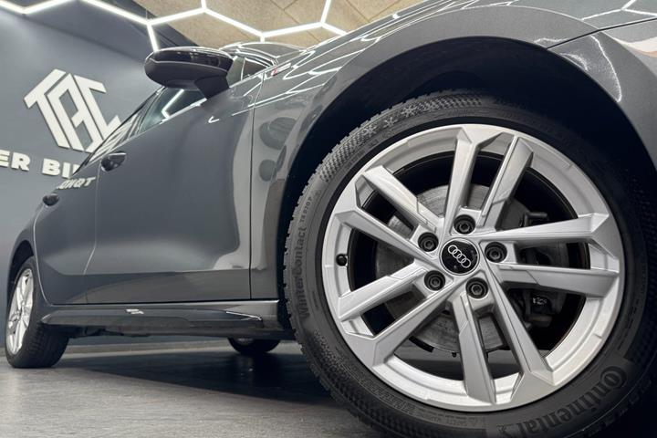 Grå Audi A3 fra 2023