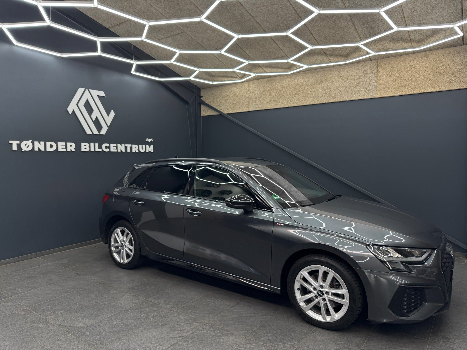 Grå Audi A3 fra 2023