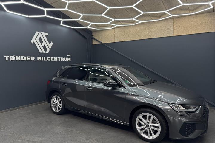 Grå Audi A3 fra 2023