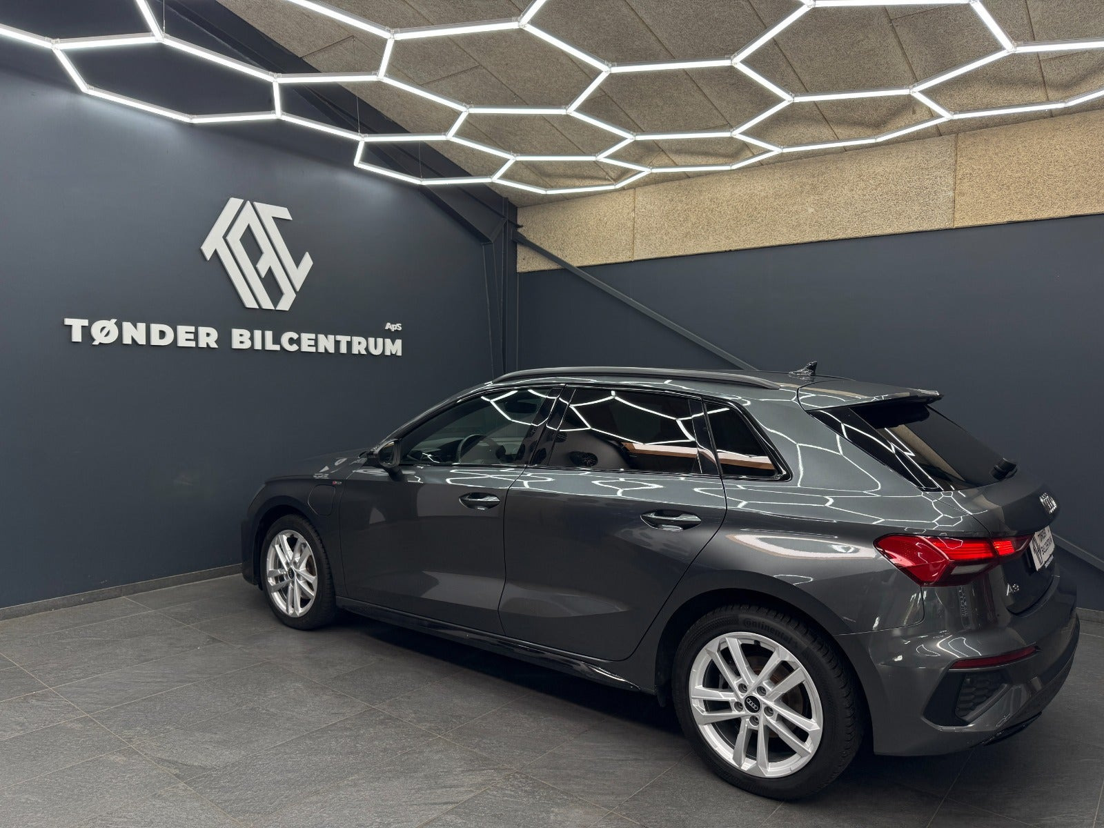 Grå Audi A3 fra 2023
