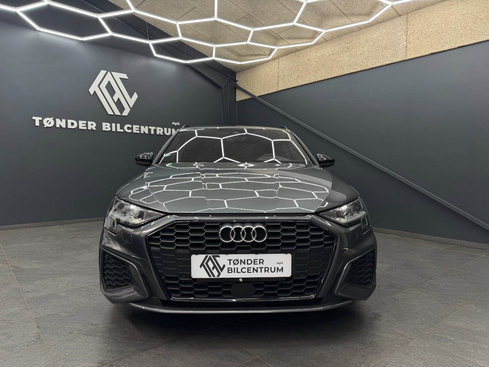 Grå Audi A3 fra 2023