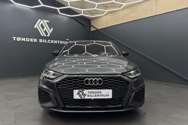 Grå Audi A3 fra 2023