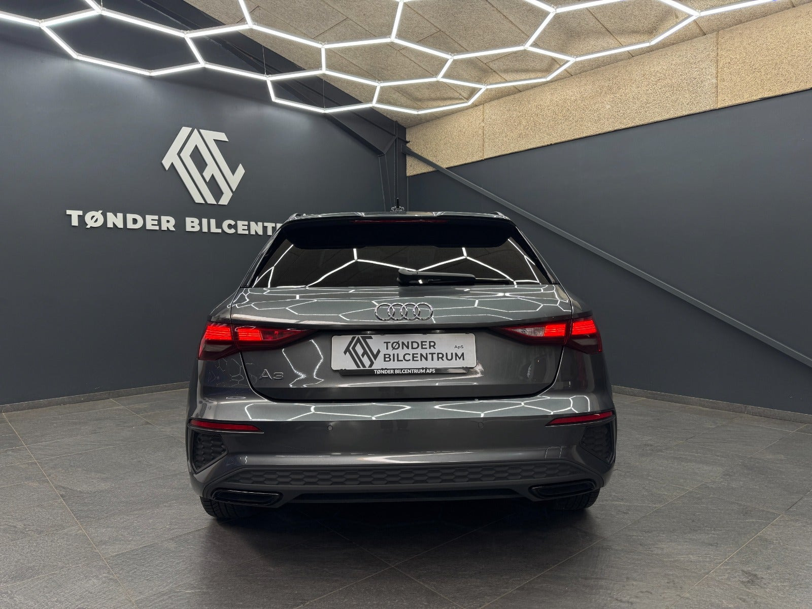 Grå Audi A3 fra 2023