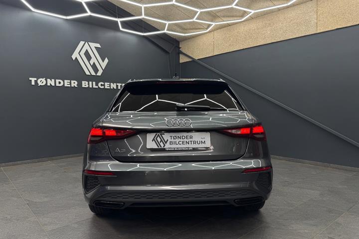 Grå Audi A3 fra 2023