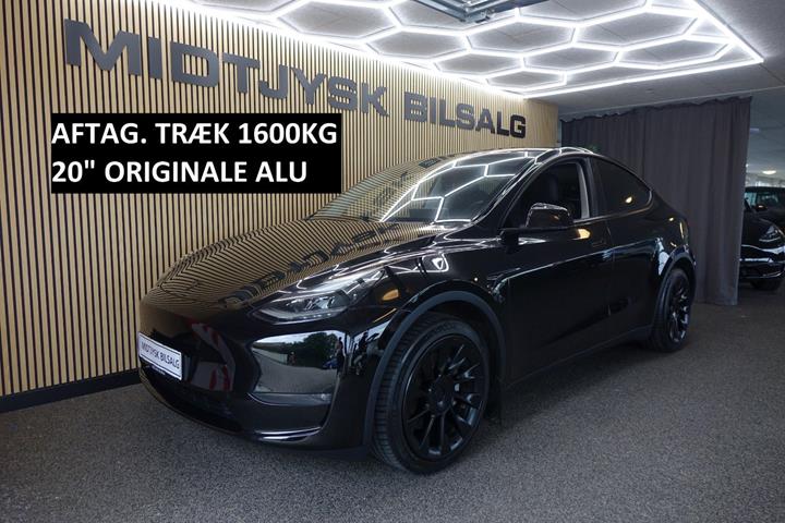 Sort Tesla Model Y fra 2023