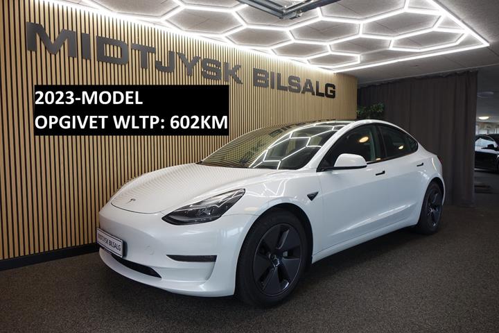 Hvid Tesla Model 3 fra 2023