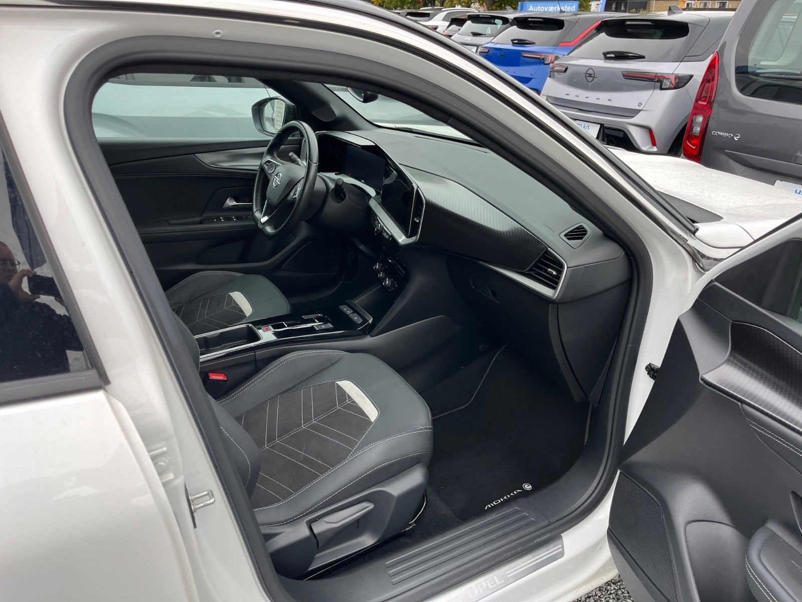 Hvid Opel Mokka-e fra 2024