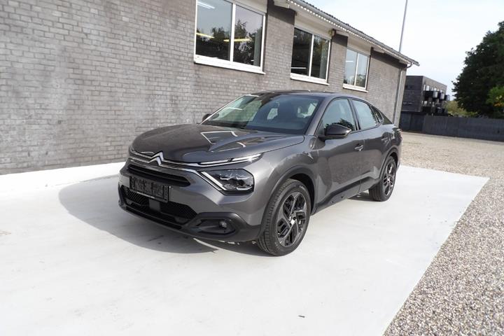 Grå Citroën C4 X fra 2024 set udefra