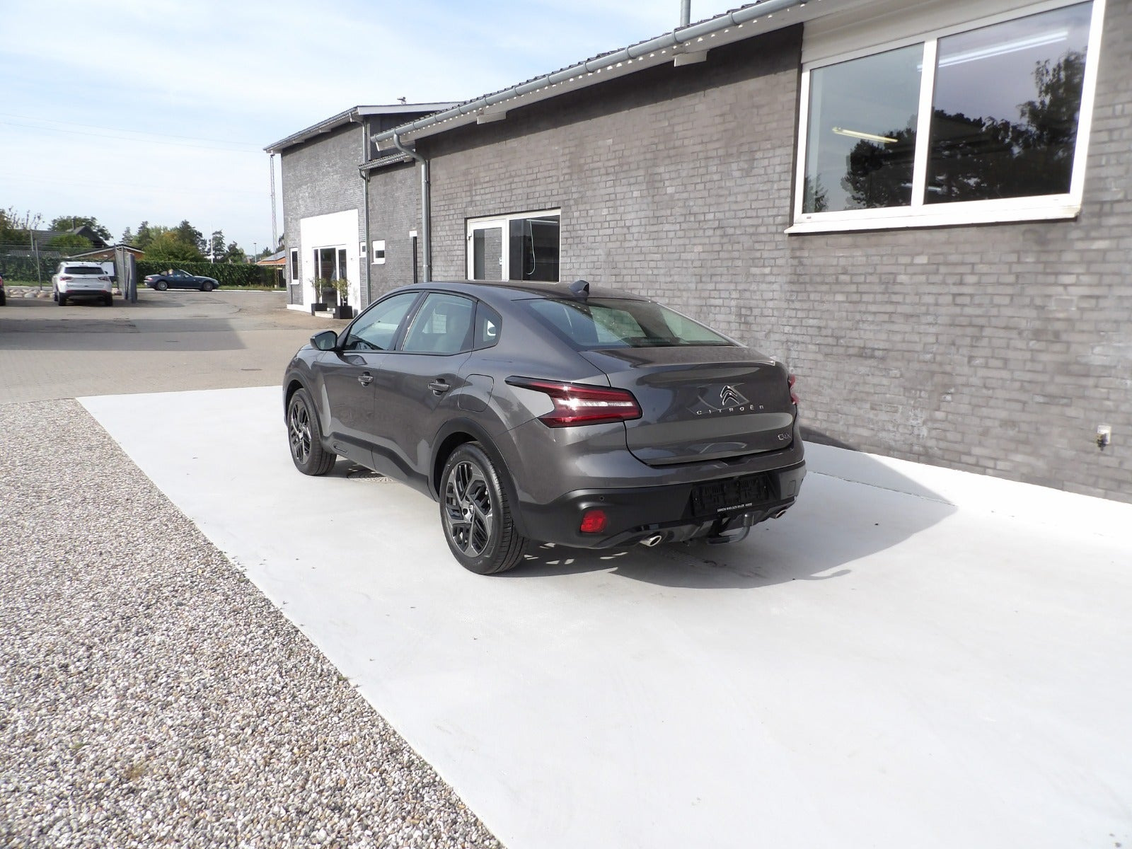 Grå Citroën C4 X fra 2024