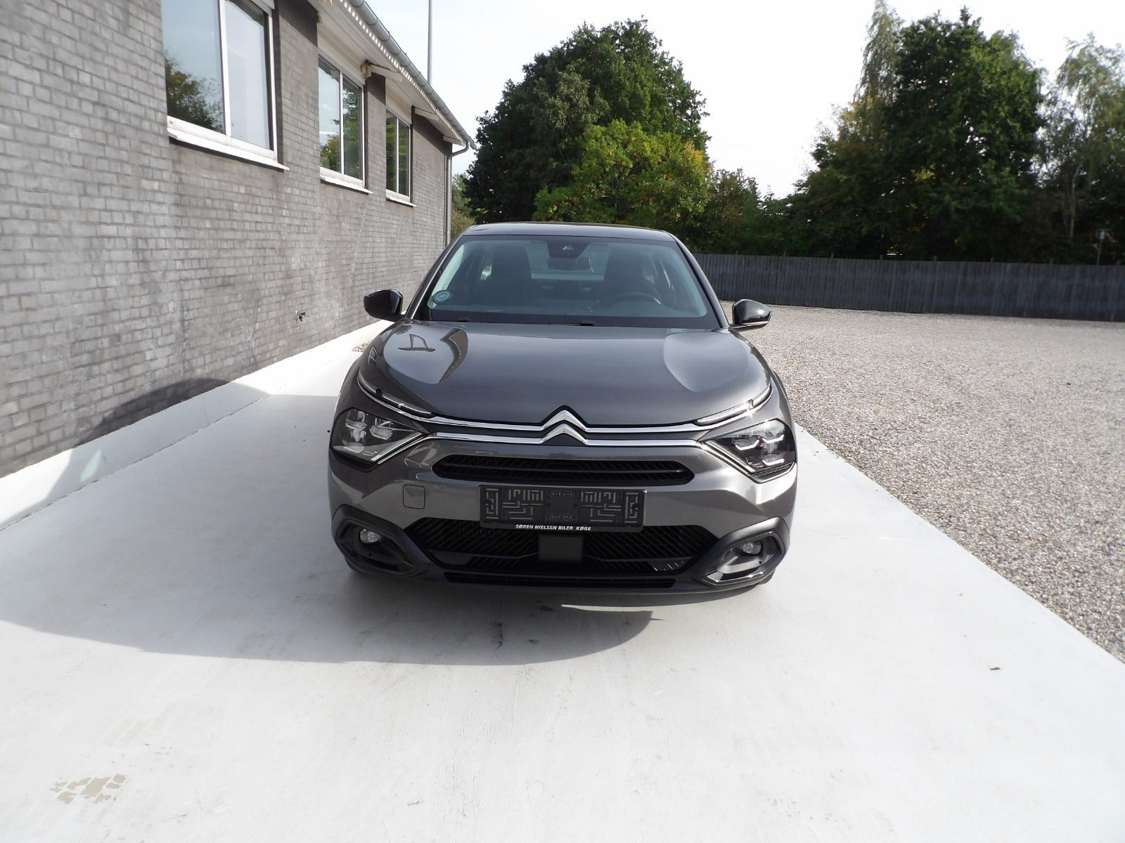 Grå Citroën C4 X fra 2024
