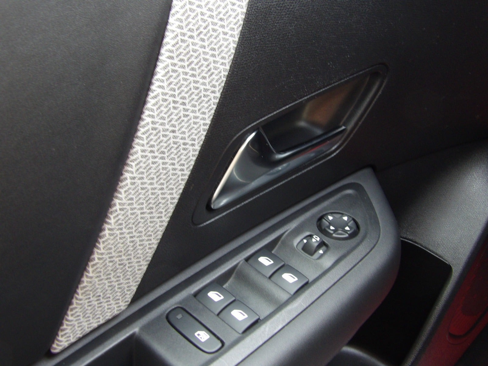 Grå Citroën C4 X fra 2024