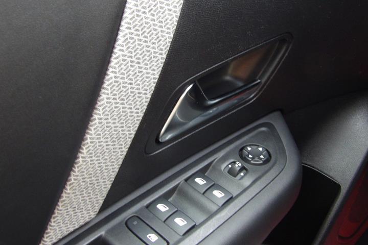 Grå Citroën C4 X fra 2024