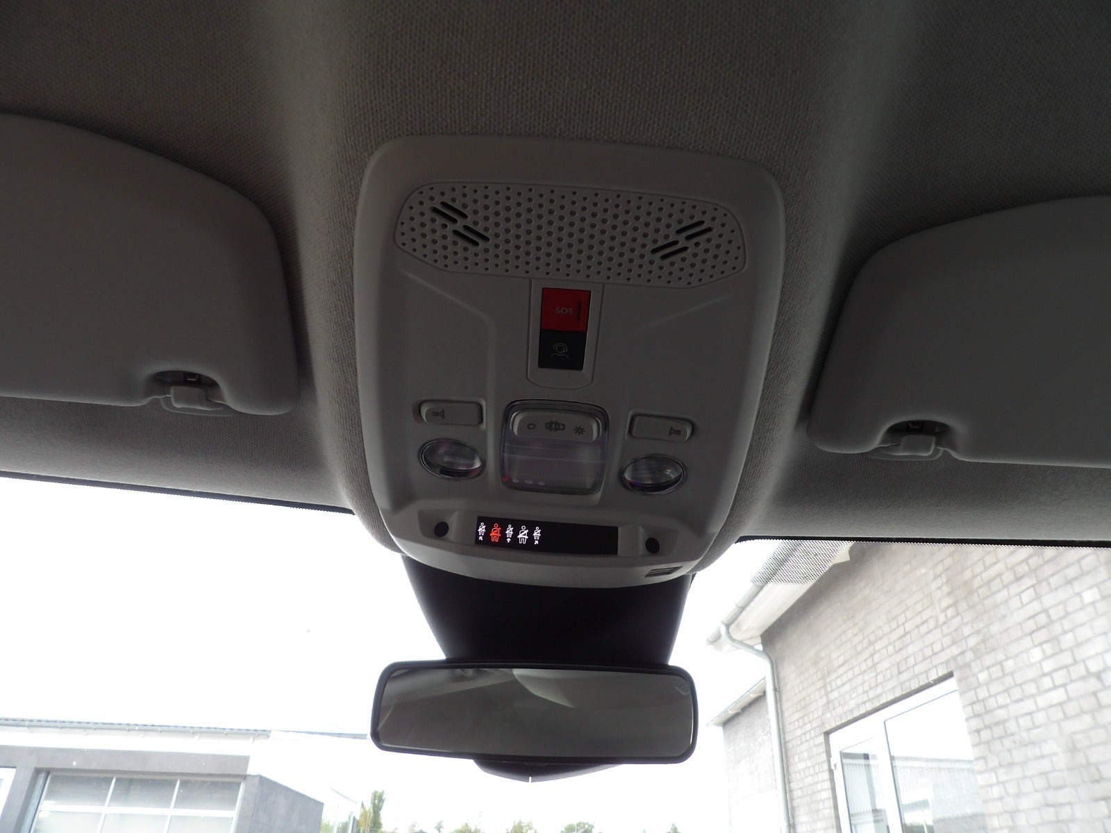 Grå Citroën C4 X fra 2024