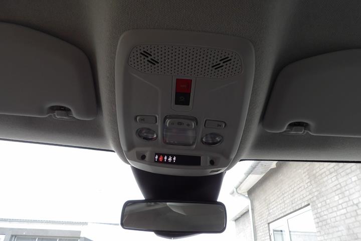 Grå Citroën C4 X fra 2024