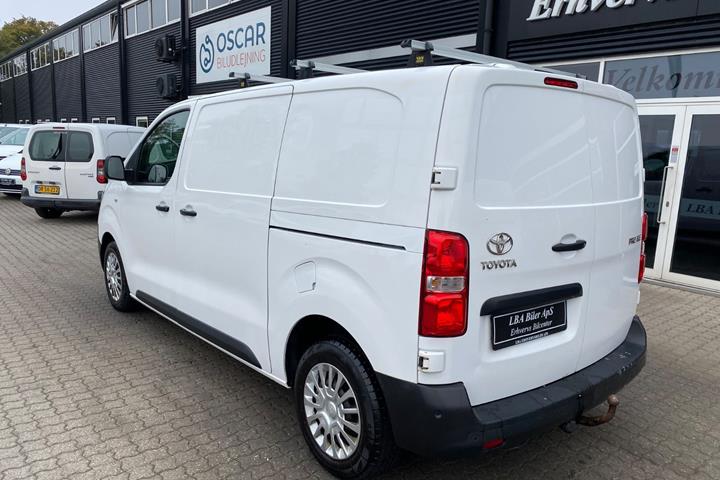 Hvid Toyota ProAce fra 2021