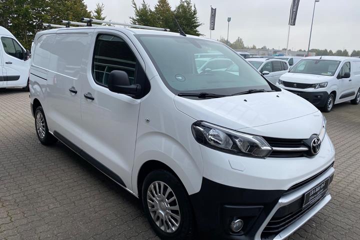 Hvid Toyota ProAce fra 2021
