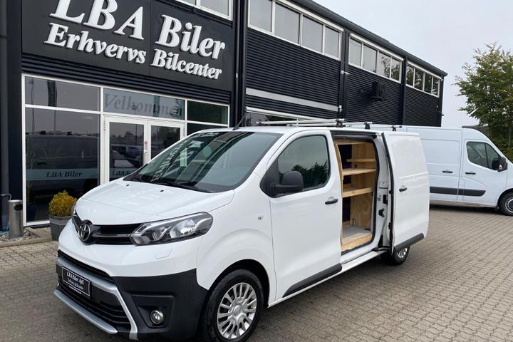 Hvid Toyota ProAce fra 2021