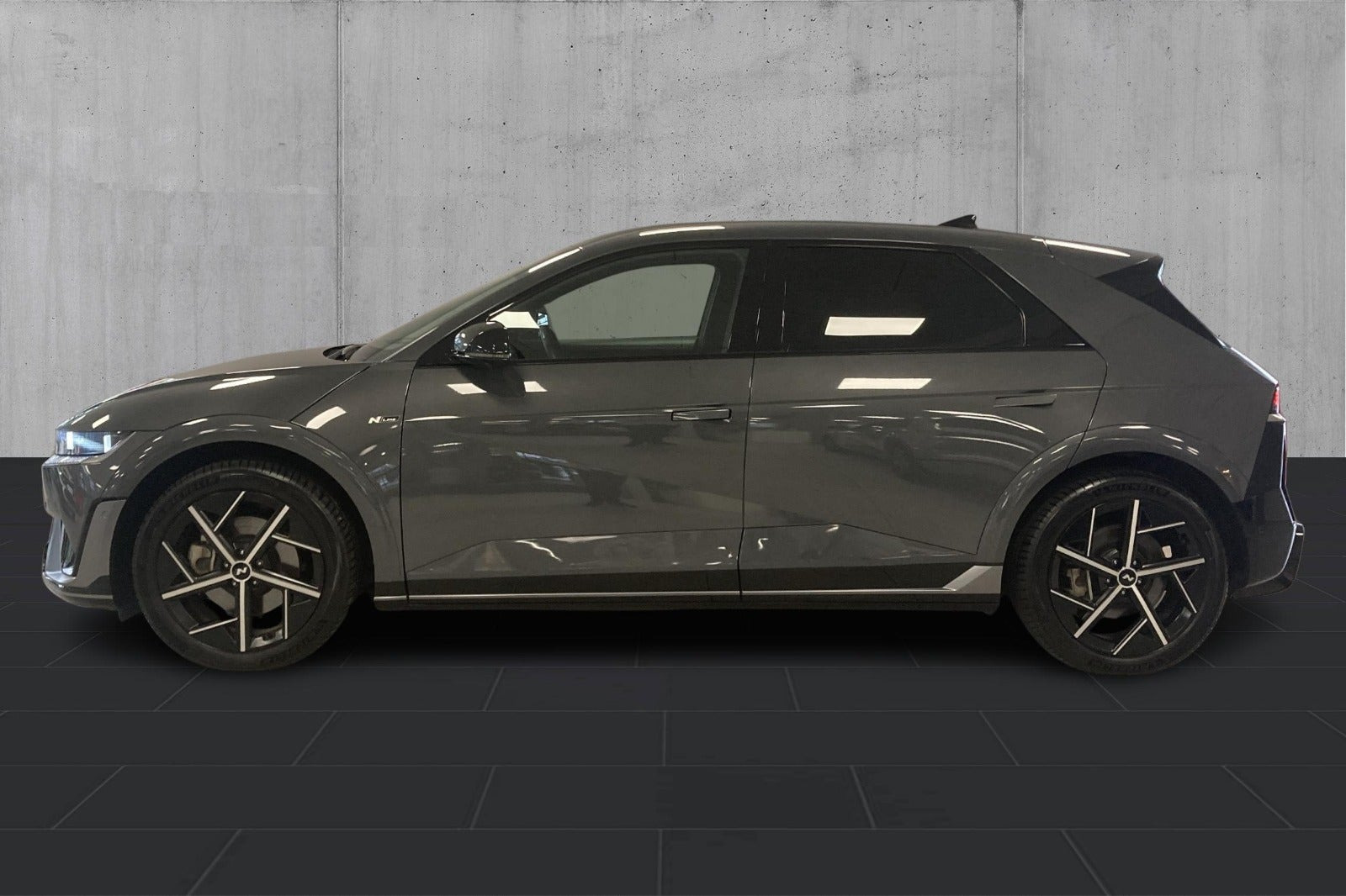 Grå Hyundai Ioniq 5 fra 2025