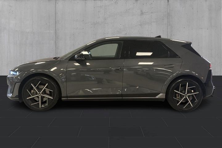 Grå Hyundai Ioniq 5 fra 2025
