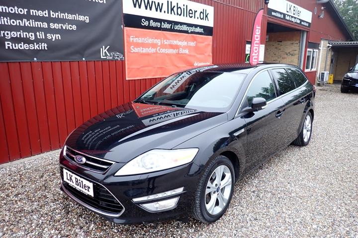 Sort Ford Mondeo fra 2014 set udefra