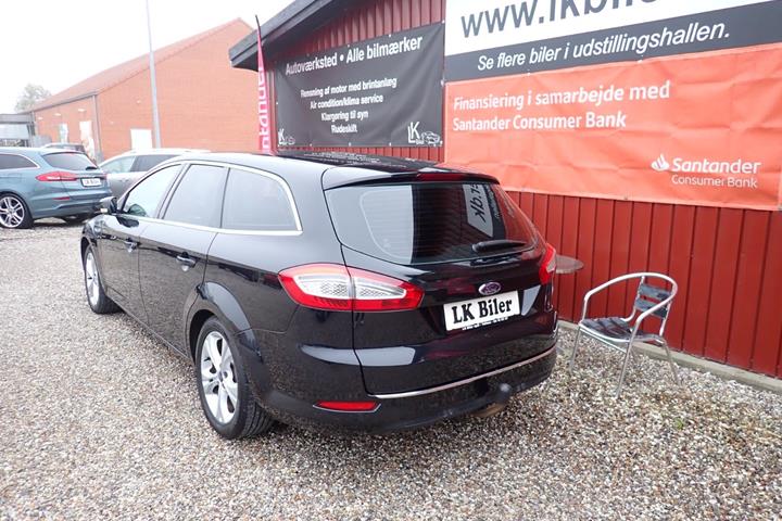 Sort Ford Mondeo fra 2014