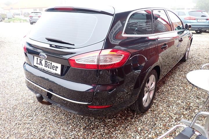 Sort Ford Mondeo fra 2014