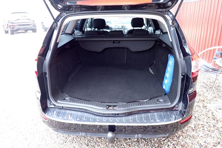 Sort Ford Mondeo fra 2014