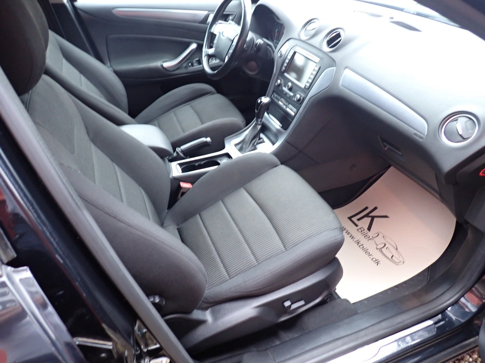Sort Ford Mondeo fra 2014