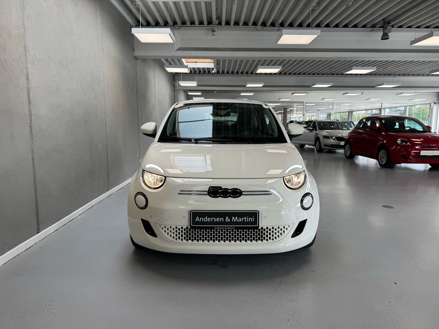 Hvid Fiat 500e fra 2023