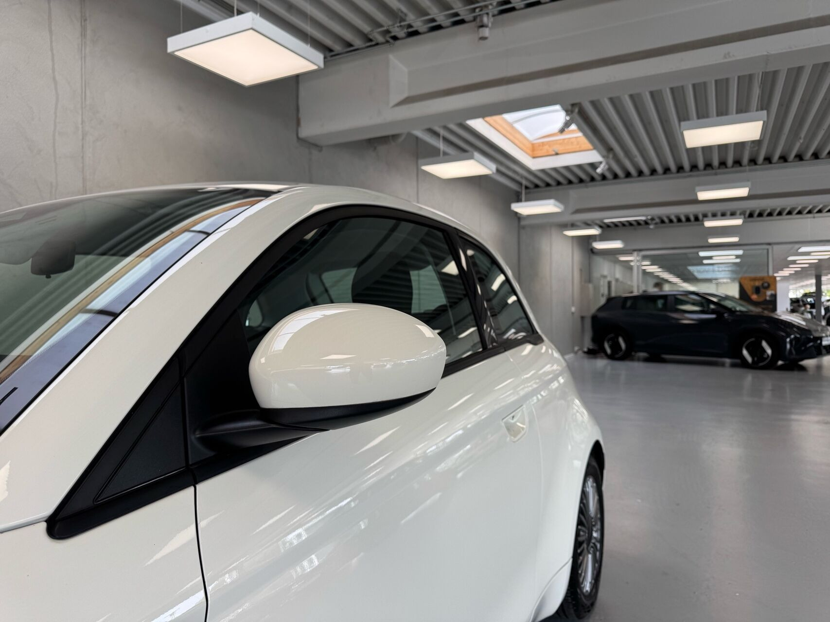 Hvid Fiat 500e fra 2023