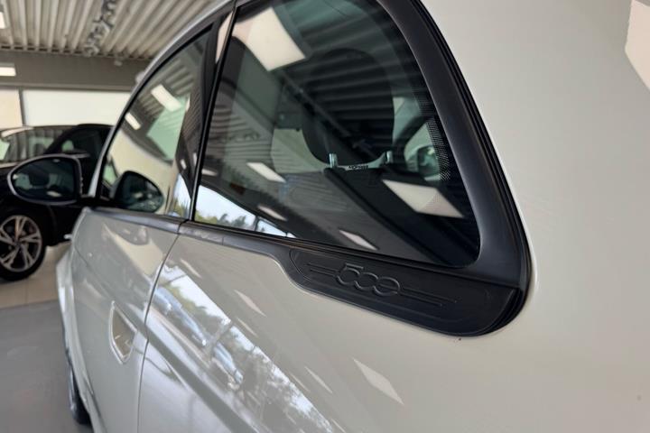 Hvid Fiat 500e fra 2023