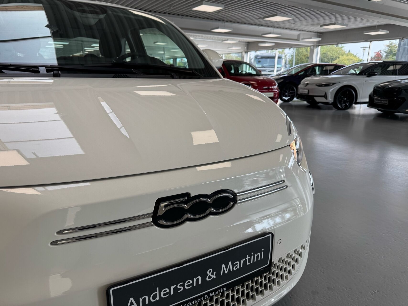 Hvid Fiat 500e fra 2023