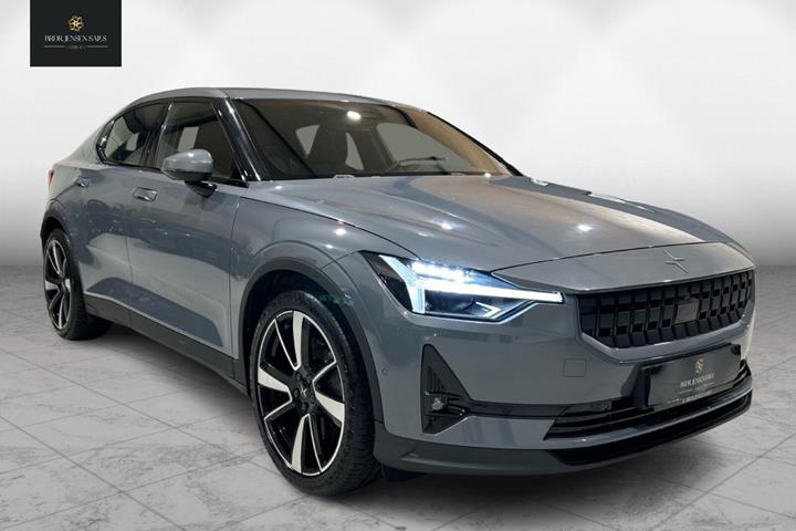 Grå Polestar 2 fra 2022 set udefra