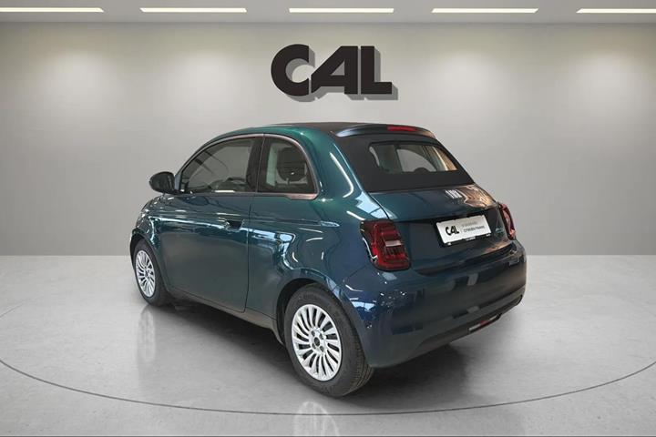 Grøn Fiat 500e fra 2023