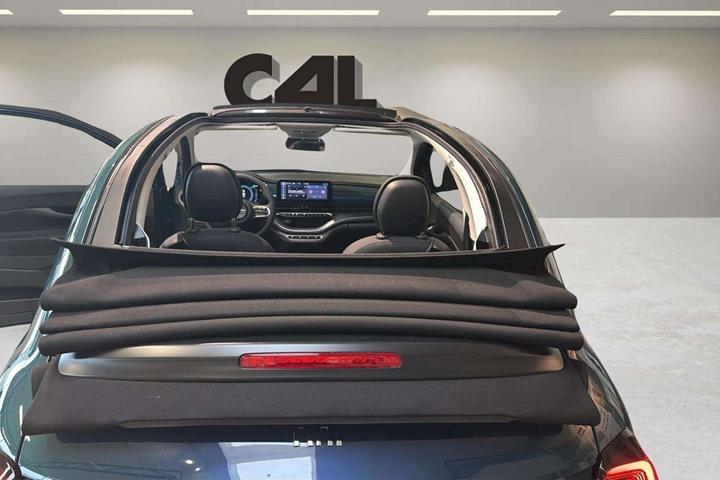 Grøn Fiat 500e fra 2023