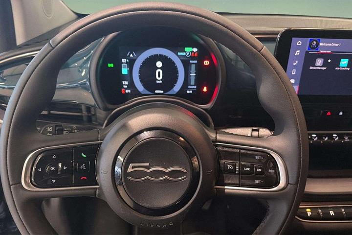 Grøn Fiat 500e fra 2023